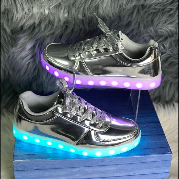Women’s LED Sneakers - Picture 1 of 4